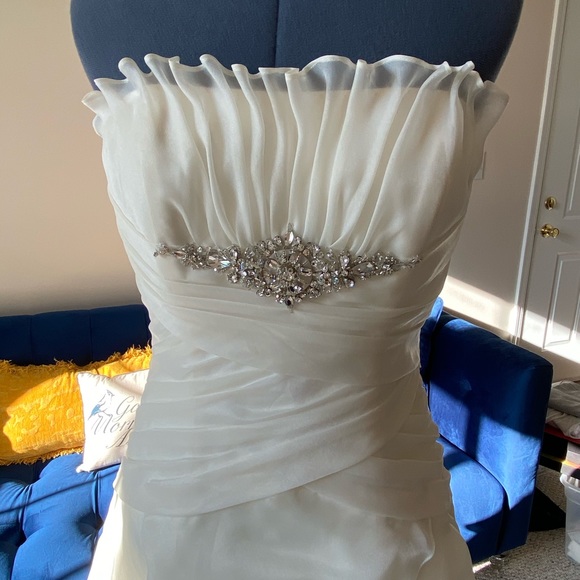 NWOT Wedding Gown - Picture 3 of 13